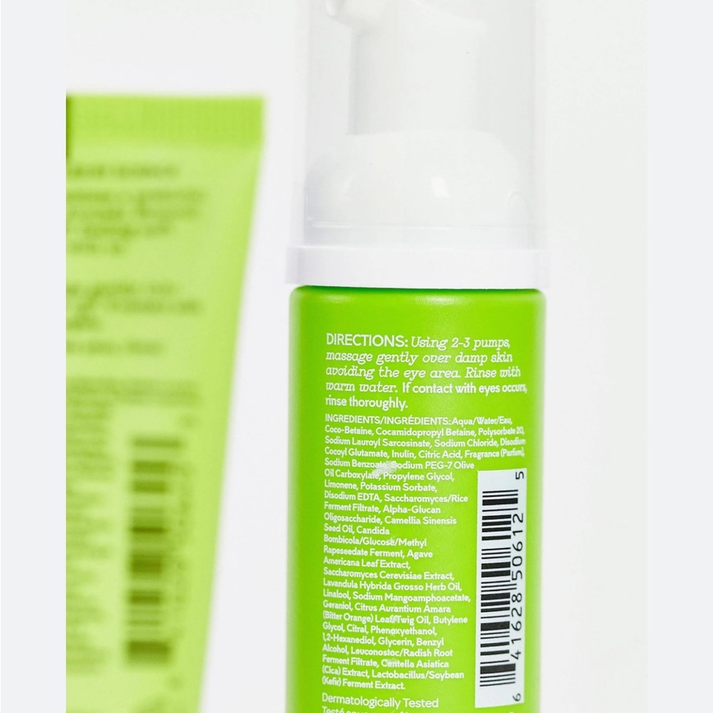 ELEMIS Superfood Cica Calm Cleansing Foam - - Picture 3 of 4